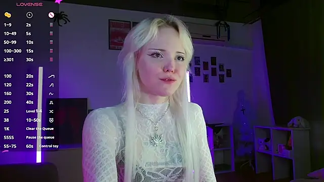 Snapshot of evianlui chatting on 05.27.26 evianlui online show from 05.27.26