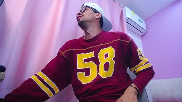 Snapshot of Amir_guy_ chatting on 04.09.26 Amir guy online show from 04.09.26