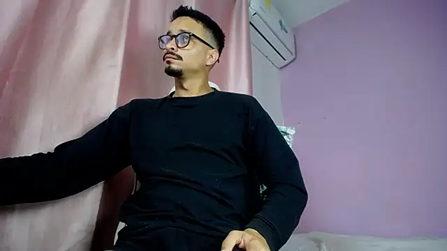 Snapshot of Amir_guy_ chatting on 05.08.26 Amir guy online show from 05.08.26