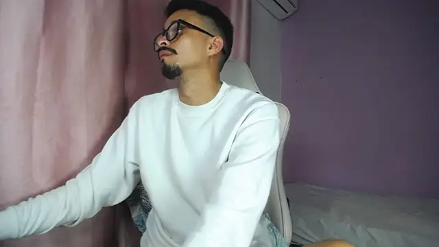 Snapshot of Amir_guy_ chatting on 05.11.26 Amir guy online show from 05.11.26