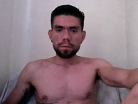 Snapshot of thomas2wood chatting on 06.29.26 thomas2wood online show from 06.29.26