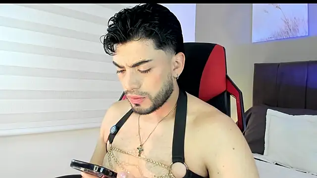 Snapshot of Alexander_Diazz chatting on 04.08.26 Alexander Diazz online show from 04.08.26
