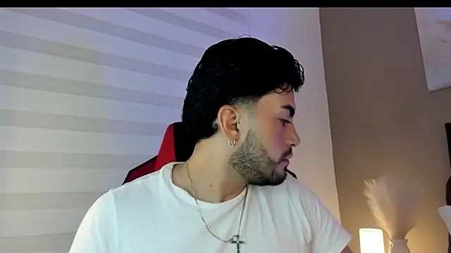 Snapshot of Alexander_Diazz chatting on 04.17.26 Alexander Diazz online show from 04.17.26