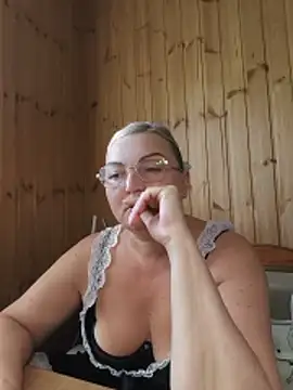 Snapshot of White-Chocolatte chatting on 06.18.26 White-Chocolatte online show from 06.18.26