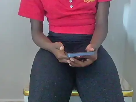 Snapshot of Momoe02 chatting on 04.12.26 Momoe02 online show from 04.12.26