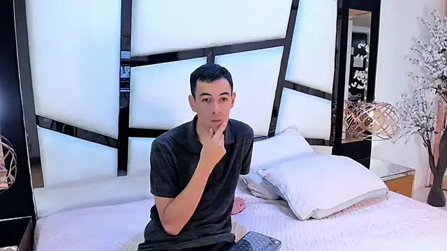 Lucie Mark online show from 04.10.26