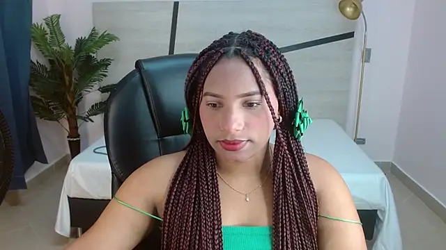 Snapshot of coral_echeverri chatting on 04.29.26 coral echeverri online show from 04.29.26