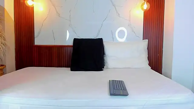 Snapshot of Eroticxcouple chatting on 04.30.26 Eroticxcouple online show from 04.30.26