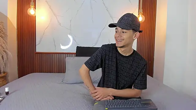Snapshot of Eroticxcouple chatting on 05.07.26 Eroticxcouple online show from 05.07.26