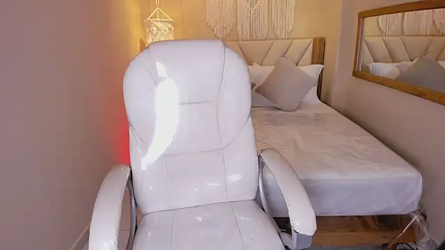 Snapshot of DulceAnngel chatting on 04.09.26 DulceAnngel online show from 04.09.26