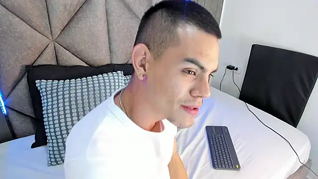 Snapshot of RomeoBoselli__ chatting on 04.10.26 RomeoBoselli online show from 04.10.26