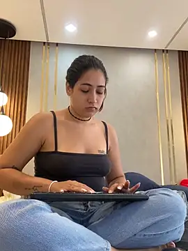 Hana-Parker online show from 05.10.26