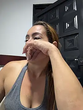 Snapshot of Natigoonzalez chatting on 05.06.26 Natigoonzalez online show from 05.06.26