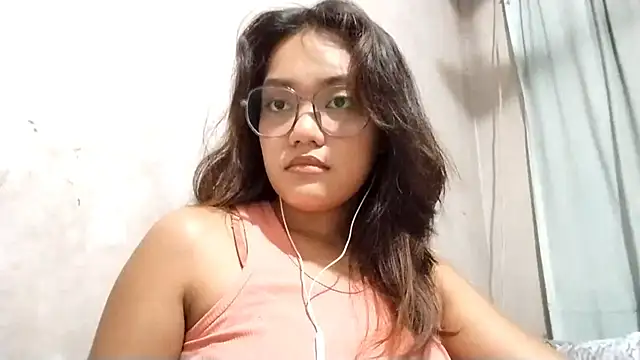 Snapshot of OliviaCarchi chatting on 04.17.26 OliviaCarchi online show from 04.17.26
