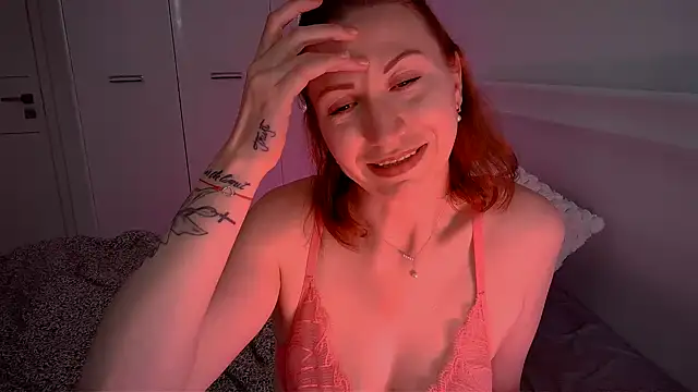 Snapshot of ElenaBrooks chatting on 04.10.26 ElenaBrooks online show from 04.10.26