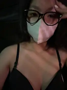 Tieu Vy online show from 04.12.26