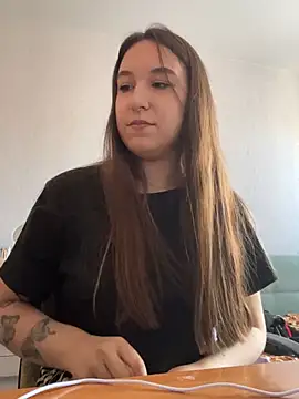 Snapshot of RiannaBrown chatting on 04.14.26 RiannaBrown online show from 04.14.26