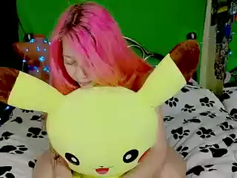 Snapshot of Sansarella chatting on 12.04.24 Sansarella online show from 12.04.24