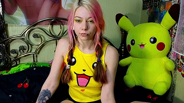 Snapshot of Sansarella chatting on 02.28.25 Sansarella online show from 02.28.25