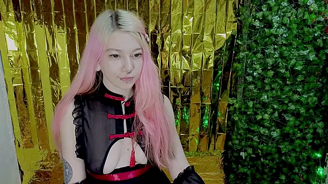 Snapshot of Sansarella chatting on 03.12.25 Sansarella online show from 03.12.25