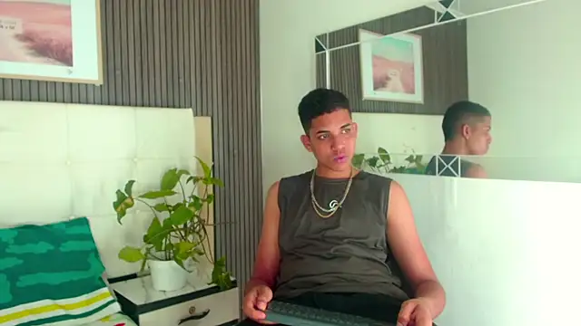 Snapshot of Lukaz_Caballero chatting on 05.27.26 Lukaz Caballero online show from 05.27.26