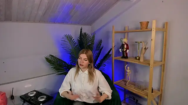 Snapshot of GloriaCwik chatting on 04.09.26 GloriaCwik online show from 04.09.26