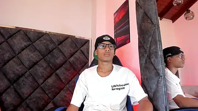 Snapshot of LiamKron chatting on 07.12.26 LiamKron online show from 07.12.26