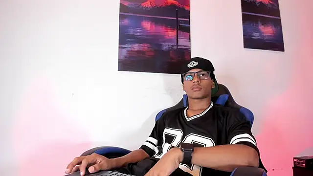 Snapshot of LiamKron chatting on 07.13.26 LiamKron online show from 07.13.26