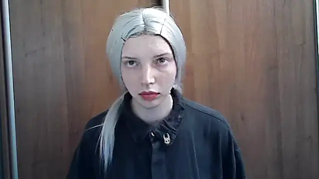 Crimson Lady online show from 05.20.26