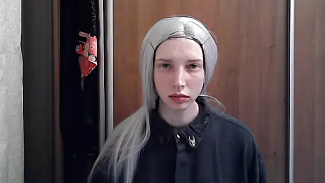 Crimson Lady online show from 05.25.26