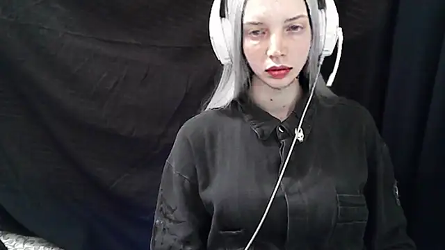 Crimson Lady online show from 05.27.26