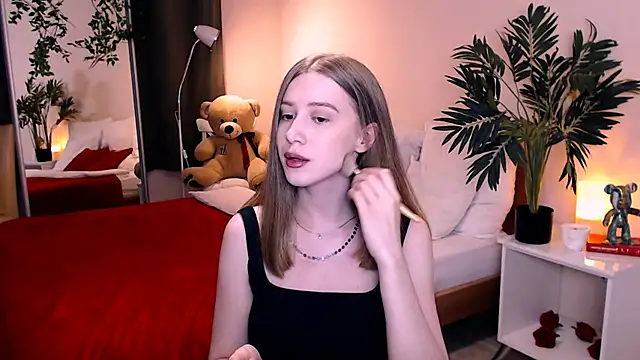 Snapshot of cheeky_chick chatting on 06.28.26 cheeky chick online show from 06.28.26
