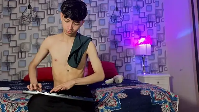 Snapshot of Twink_Sebas7 chatting on 06.07.26 Twink Sebas7 online show from 06.07.26