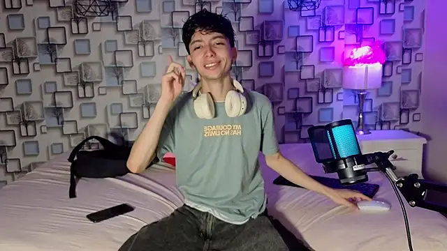 Snapshot of Twink_Sebas7 chatting on 06.11.26 Twink Sebas7 online show from 06.11.26