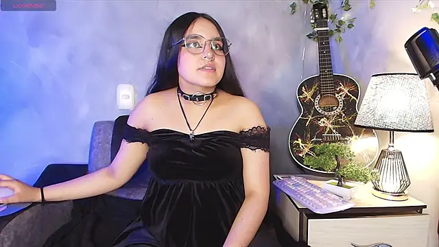 Snapshot of ambar__devon chatting on 04.09.26 ambar devon online show from 04.09.26