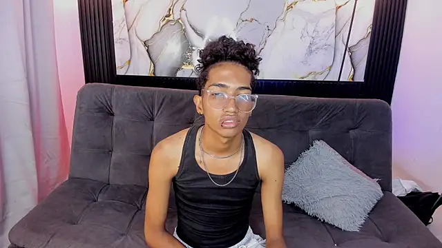 Snapshot of triiangel_latinboy chatting on 05.22.26 triiangel latinboy online show from 05.22.26