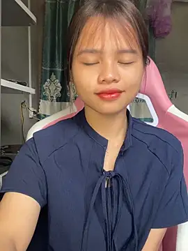 Snapshot of mayha11 chatting on 04.16.26 mayha11 online show from 04.16.26