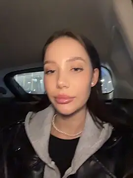 Snapshot of BabyFawn chatting on 04.10.26 BabyFawn online show from 04.10.26