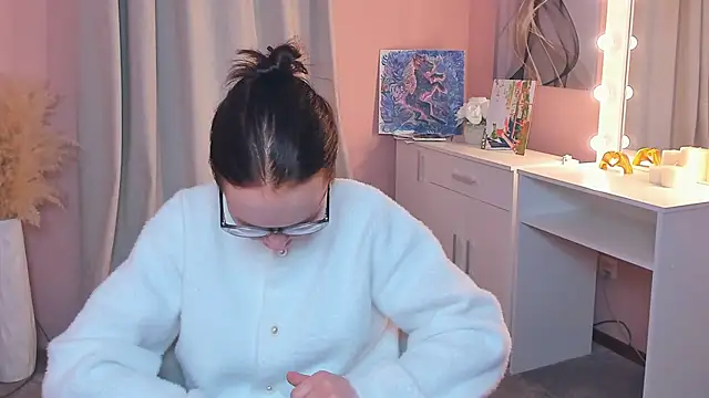 ErmaCurlis online show from 04.10.26