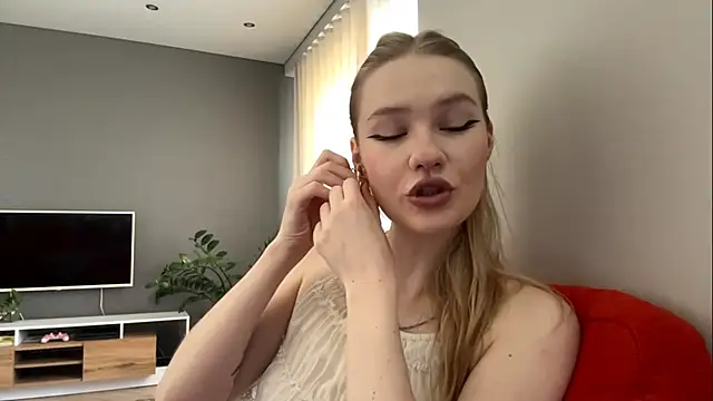 Snapshot of PlasaRima chatting on 06.14.26 PlasaRima online show from 06.14.26