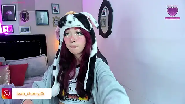 Snapshot of Leah_cherry chatting on 05.25.26 Leah cherry online show from 05.25.26
