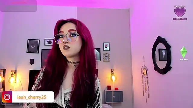 Snapshot of Leah_cherry chatting on 06.17.26 Leah cherry online show from 06.17.26