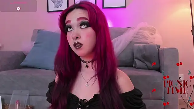 Snapshot of Leah_cherry chatting on 06.18.26 Leah cherry online show from 06.18.26
