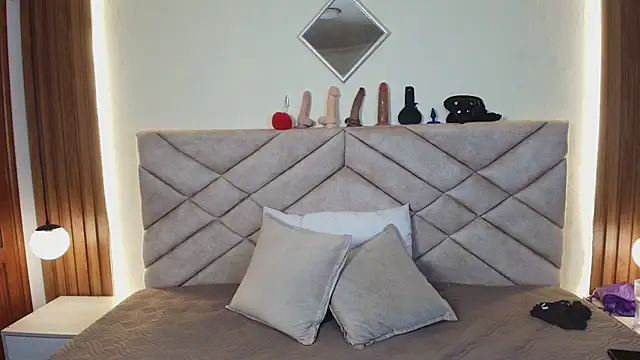 NoahAndGaia online show from 05.25.26