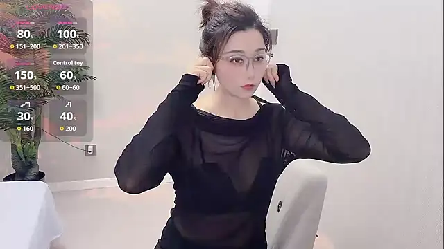 Snapshot of Yunxi- chatting on 06.01.26 Yunxi- online show from 06.01.26
