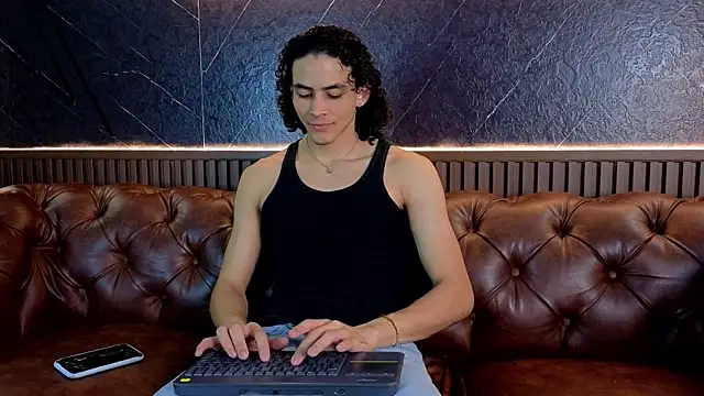 Snapshot of LucaAlessi chatting on 04.13.26 LucaAlessi online show from 04.13.26