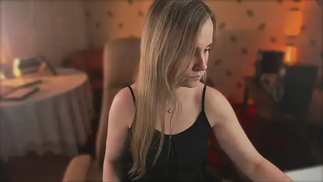 MiaSparkes online show from 05.20.26