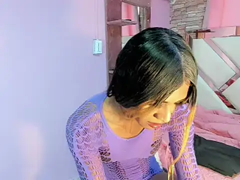 Naomisaenz01 online show from 05.27.26