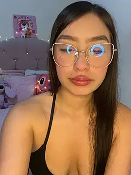 Snapshot of Miakittyyy chatting on 04.14.26 Miakittyyy online show from 04.14.26