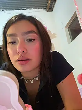 Snapshot of Miakittyyy chatting on 05.19.26 Miakittyyy online show from 05.19.26